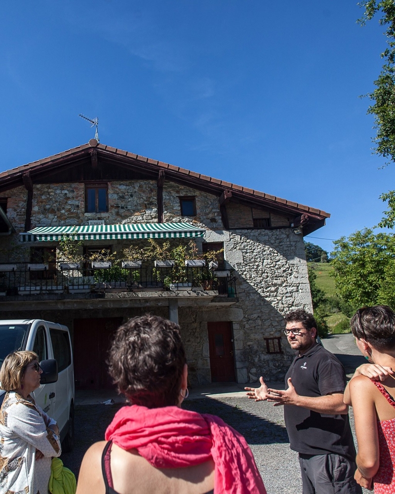 Visita y comida en Astarbe Visita y comida en Astarbe