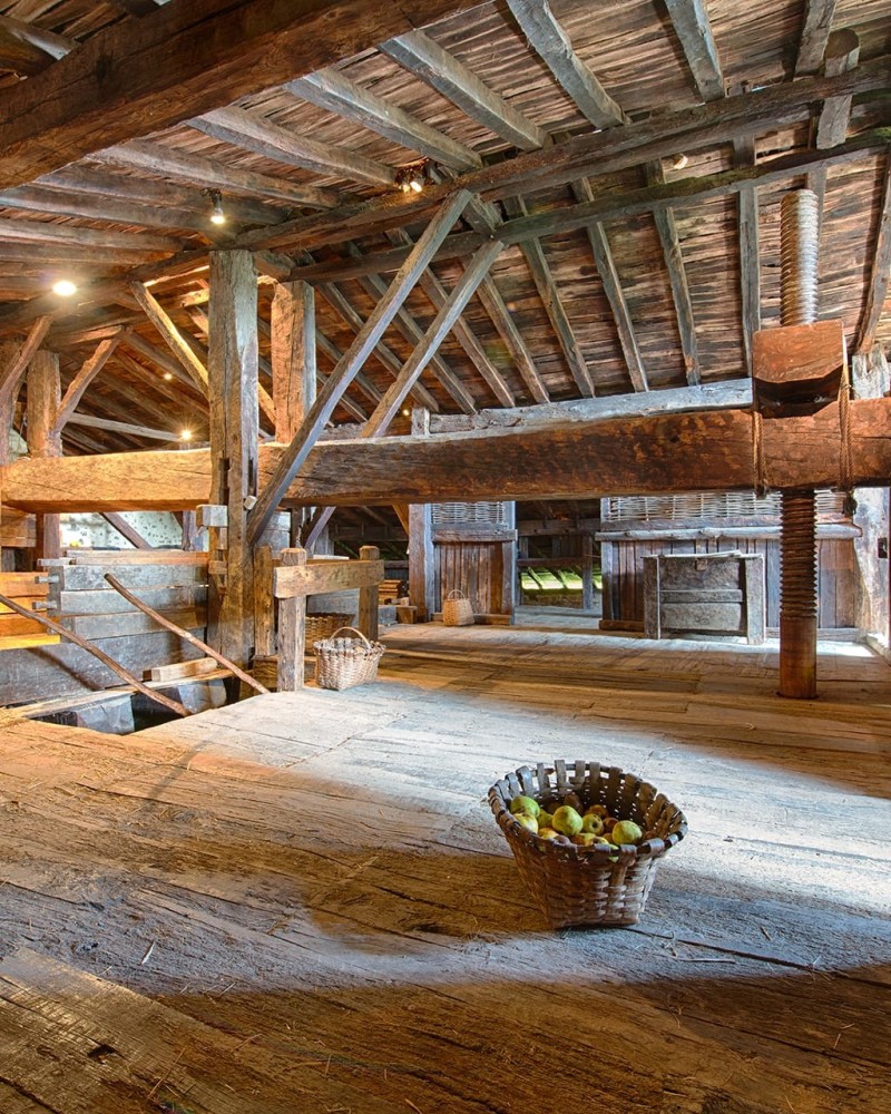 BASQUE FARM AND CIDER CELLAR WITH TRANSPORT BASQUE FARM AND CIDER CELLAR WITH TRANSPORT