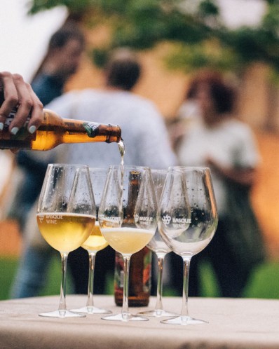 GUIDED TASTING AND MEAL IN A CIDER CELLAR