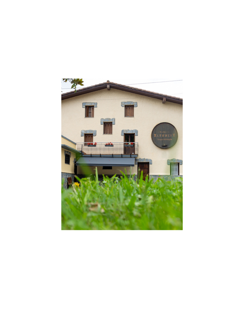 VISITA Y COMIDA EN LA SIDRERÍA ALTZUETA