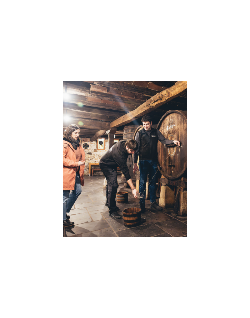 Visita y comida en la Sidrería Lizeaga Visita y comida en la Sidrería Lizeaga