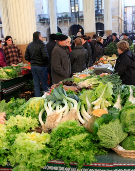 MARCHÉ FERMIER ET CAVE À CIDRE MARCHÉ FERMIER ET CAVE À CIDRE