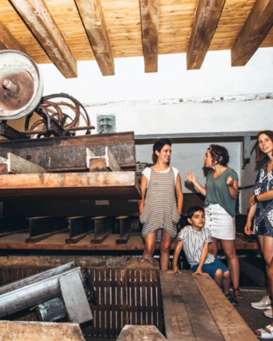 GUIDED TOUR IN A CIDER CELLAR GUIDED TOUR IN A CIDER CELLAR