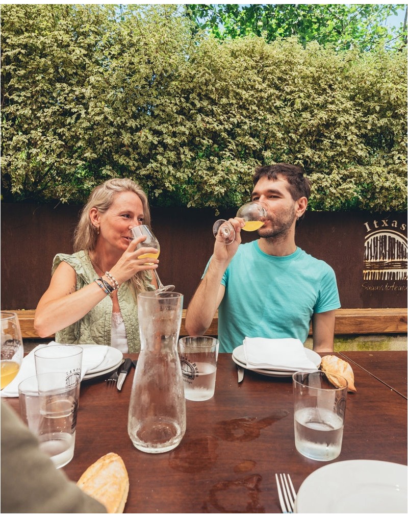 APPLE JUICE WORKSHOP IN A FARM CELLAR