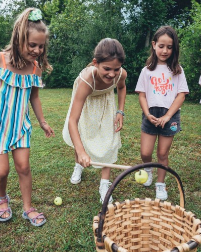 APPLE JUICE WORKSHOP IN A FARM CELLAR