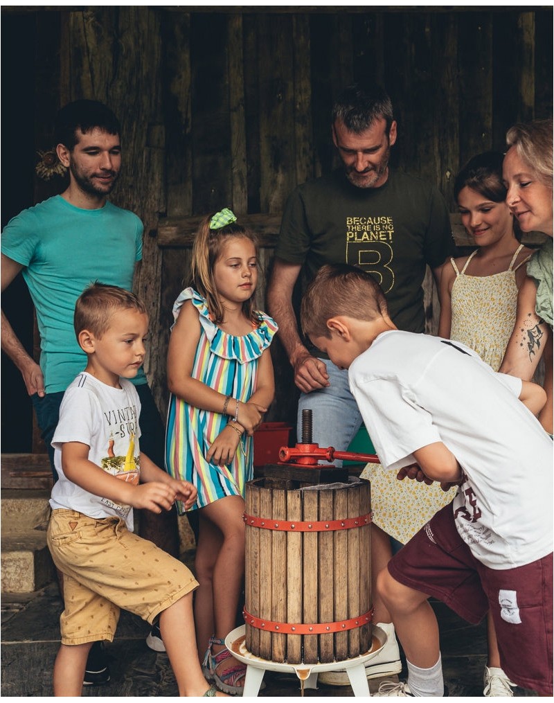 APPLE JUICE WORKSHOP IN A FARM CELLAR