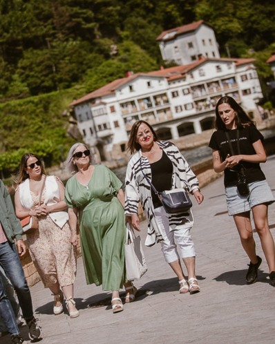 BASQUE WHALESHIP AND CIDER HOUSE WITH TRANSPORT BASQUE WHALESHIP AND CIDER HOUSE WITH TRANSPORT