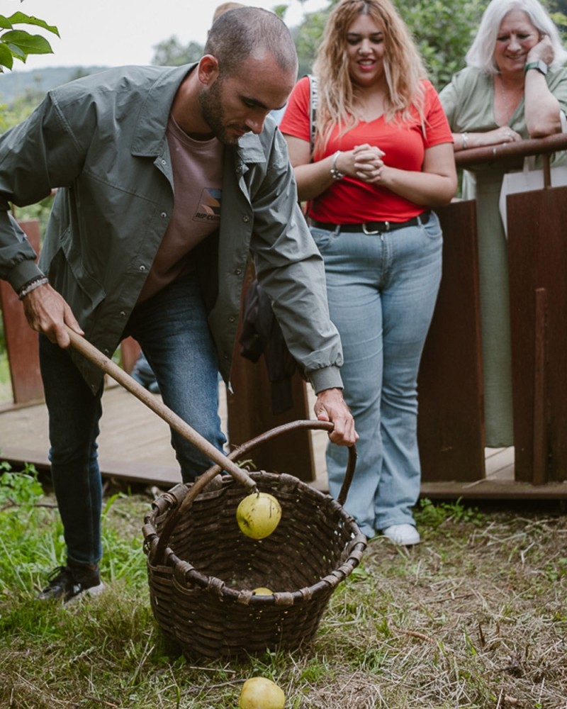 BASQUE WHALESHIP AND CIDER HOUSE WITH TRANSPORT BASQUE WHALESHIP AND CIDER HOUSE WITH TRANSPORT