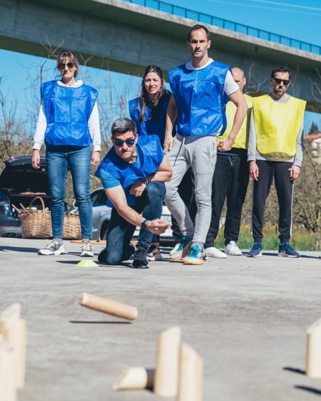 Erosi herri kirolak edo gincana sagardotegian Erosi herri kirolak edo gincana sagardotegian