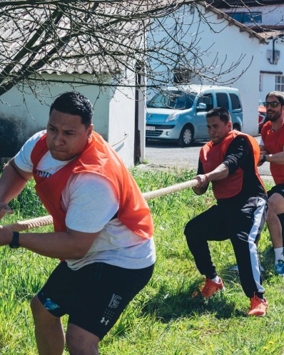 Erosi herri kirolak edo gincana sagardotegian Erosi herri kirolak edo gincana sagardotegian