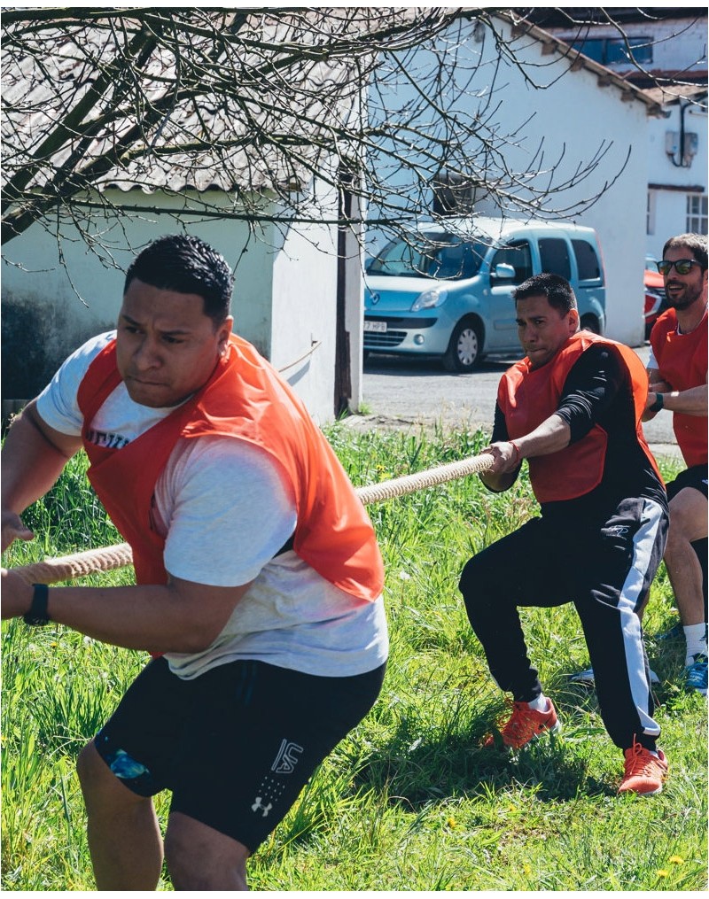 Erosi herri kirolak edo gincana sagardotegian Erosi herri kirolak edo gincana sagardotegian