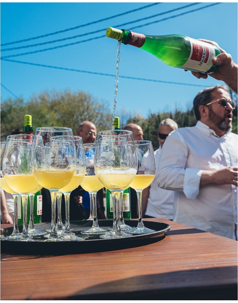 Erosi herri kirolak edo gincana sagardotegian Erosi herri kirolak edo gincana sagardotegian