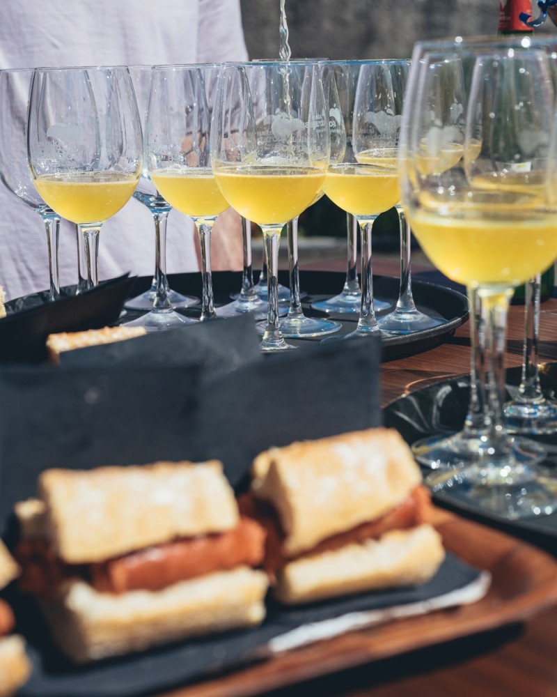 RURAL SPORTS OR GYNCANA IN A CIDER HOUSE RURAL SPORTS OR GYNCANA IN A CIDER HOUSE