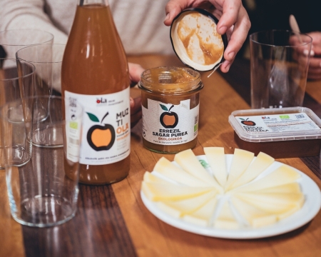 GUIDED TOUR IN A CIDER CELLAR