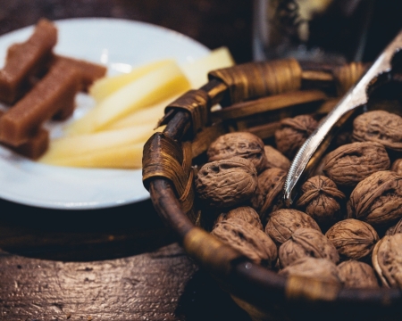 GUIDED TOUR WITH MEAL IN A BASQUE CIDER HOUSE GUIDED TOUR WITH MEAL IN A BASQUE CIDER HOUSE