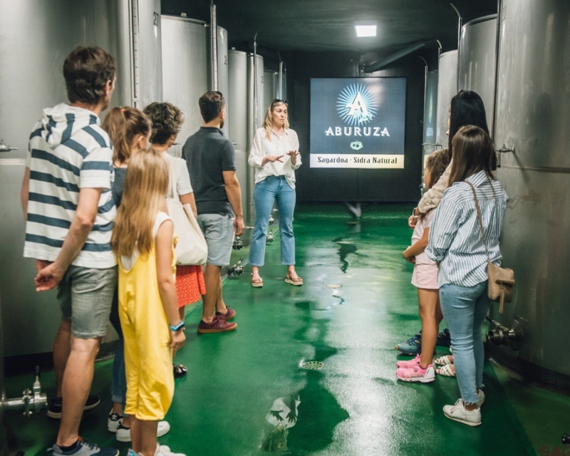 VISITA Y COMIDA EN LA SIDRERÍA ABURUZA