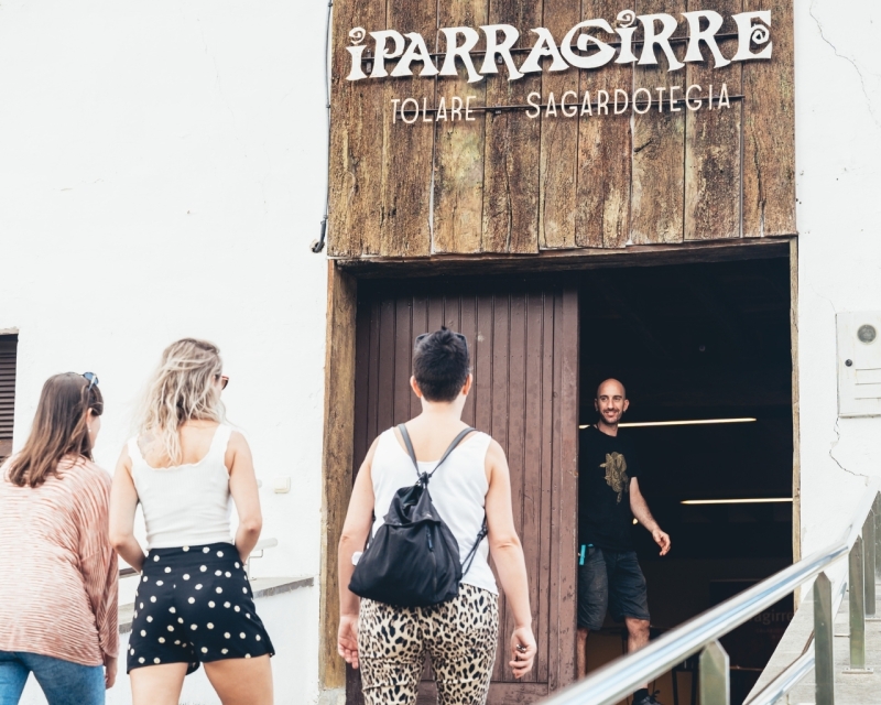 DÉGUSTATION GUIDÉE À IPARRAGIRRE DÉGUSTATION GUIDÉE À IPARRAGIRRE