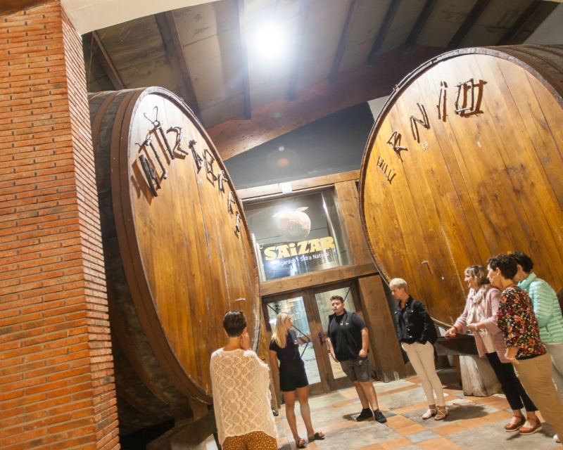 GUIDED TOUR WITH MEAL IN SAIZAR CIDER HOUSE GUIDED TOUR WITH MEAL IN SAIZAR CIDER HOUSE