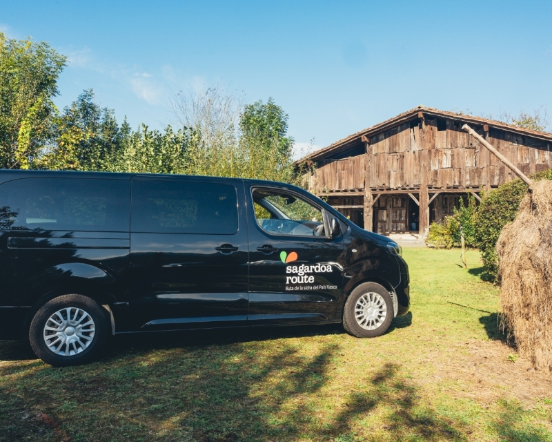 FERME BASQUE ET CAVE À CIDRE AVEC TRANSPORT FERME BASQUE ET CAVE À CIDRE AVEC TRANSPORT