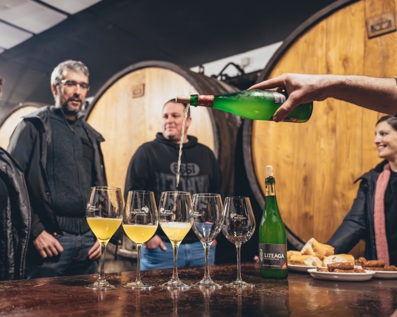 Degustación guiada y comida en la Sidrería Lizeaga