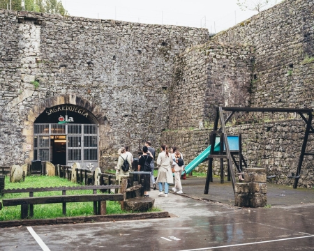 Dastatze gidatua eta otordua Ola sagardotegian