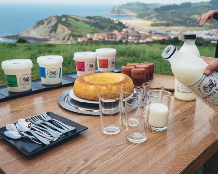 SAGARDOTEGIA ETA TXAKOLINDEGIA KOSTALDEAN