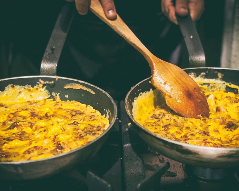 Bisita eta bazkaria sagardotegian garraioarekin Bisita eta bazkaria sagardotegian garraioarekin