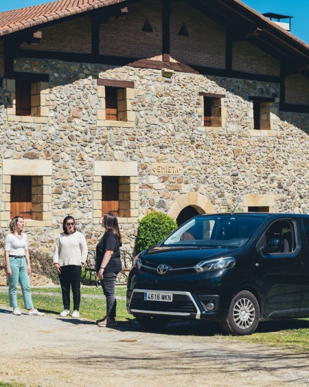Visite guidée et déjeuner dans une cidrerie avec transport