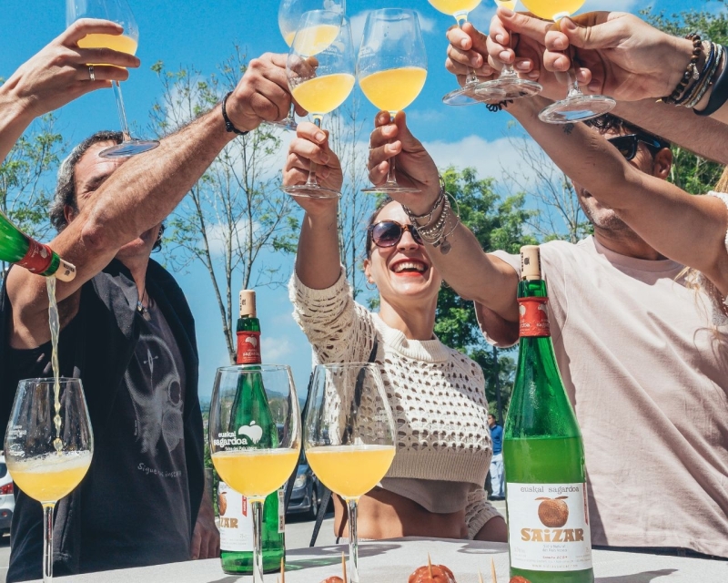 Campeonato de remo y bodega de sidra