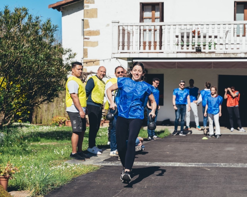 Yincana de deporte rural y bodega de sidra Yincana de deporte rural y bodega de sidra