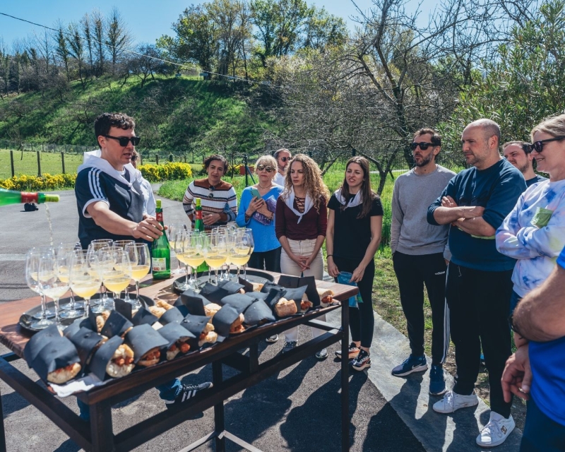 RURAL SPORTS OR GYNCANA IN A CIDER HOUSE RURAL SPORTS OR GYNCANA IN A CIDER HOUSE
