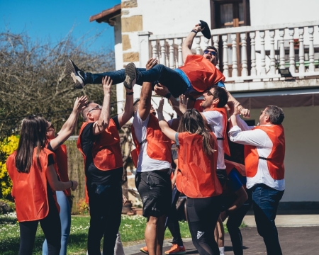 Yincana de deporte rural y bodega de sidra Yincana de deporte rural y bodega de sidra