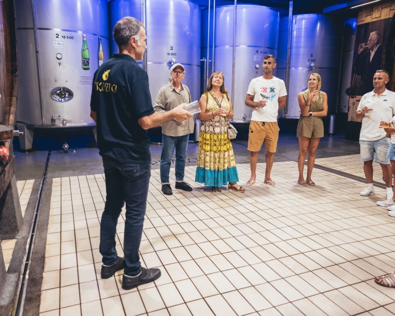 Visita y comida en la Sidrería Barkaiztegi Visita y comida en la Sidrería Barkaiztegi