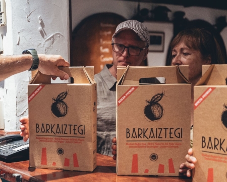 Dastatze gidatua eta bazkaria Barkaiztegi sagardotegian Dastatze gidatua eta bazkaria Barkaiztegi sagardotegian