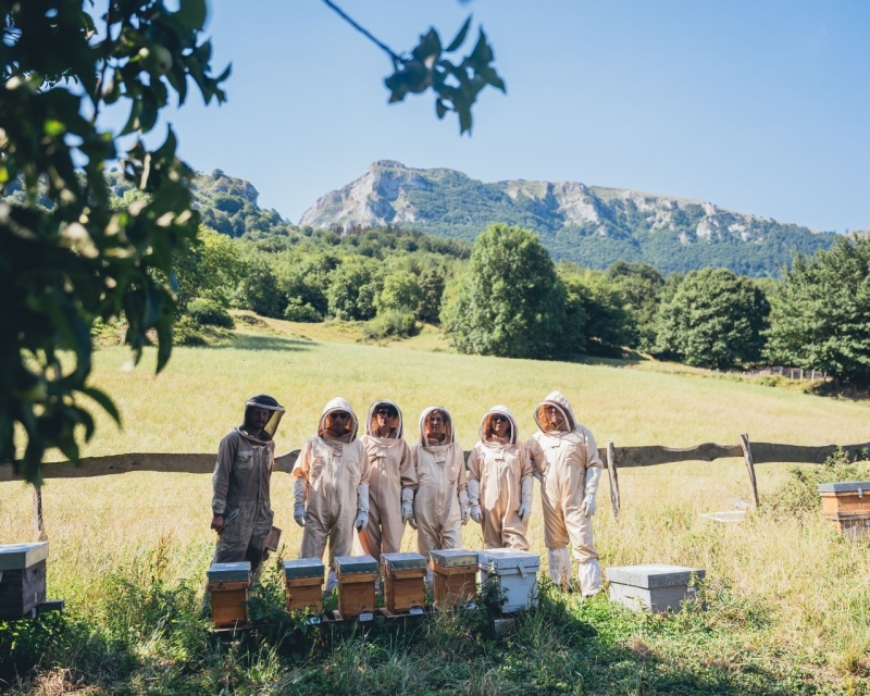 APICULTURE, MARCHÉ FERMIER ET CAVE À CIDRE
