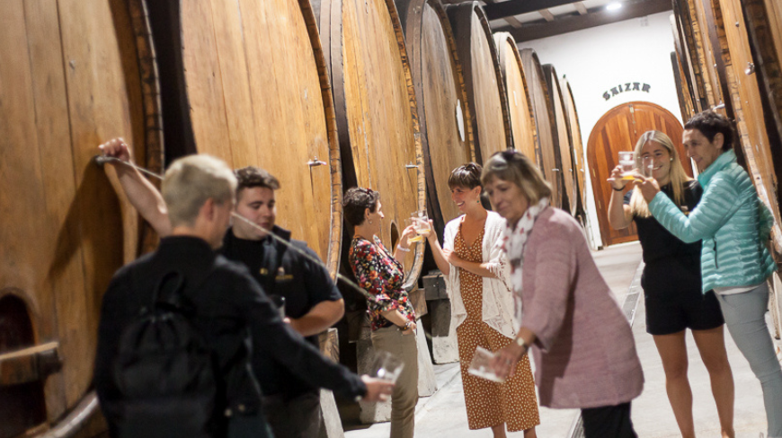 Guided visits in Basque cider celars