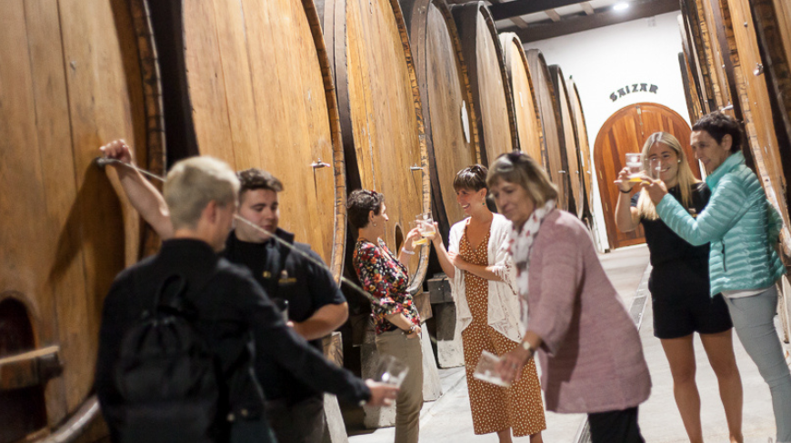 txotx en bodega sidra vasca