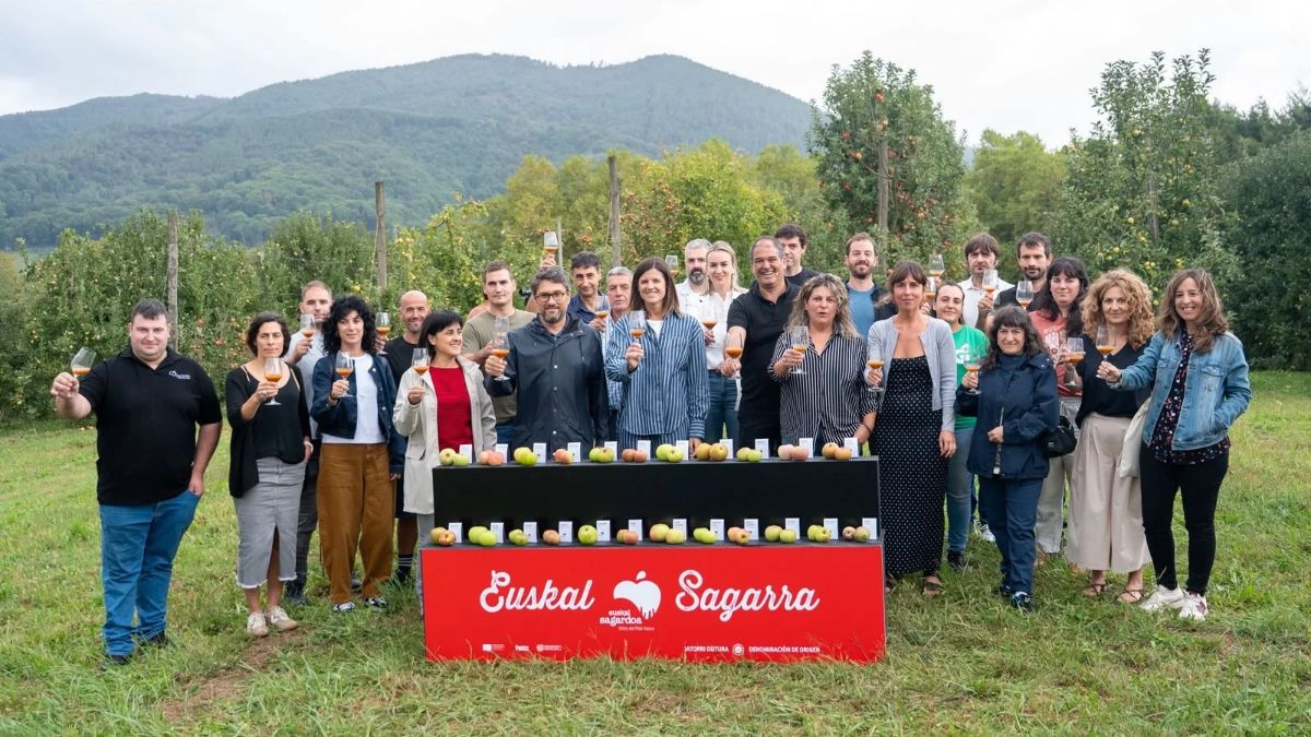 La recogida de manzana destinada a la Denominación de Origen Euskal Sagardoa