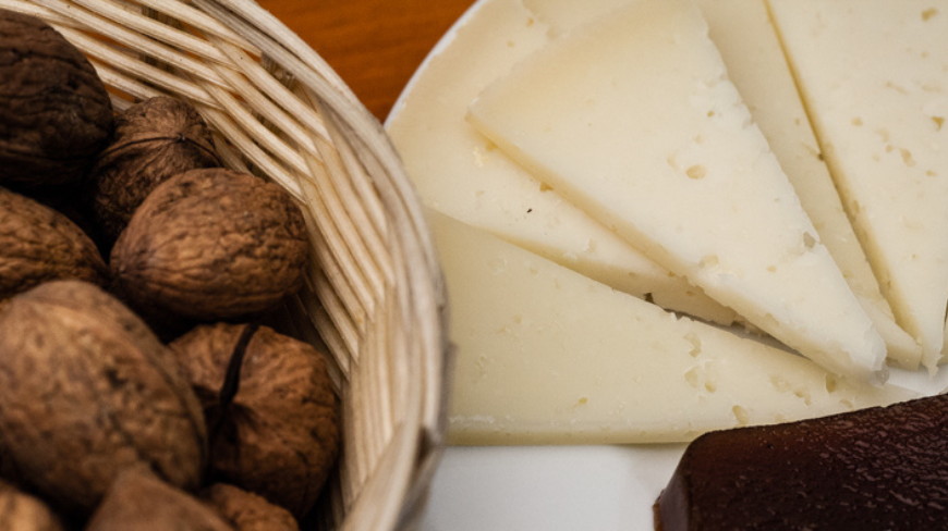 Queso Idiazabal, membrillo y nueces