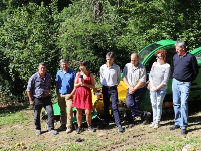 Sagarra biltzeko makina martxan da Gipuzkoako sagastietan