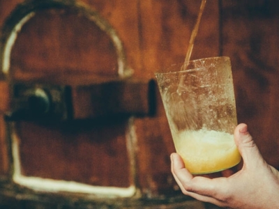 Cata guiada de sidra al txotx para presentar la nueva cosecha en la sidrería Ipa